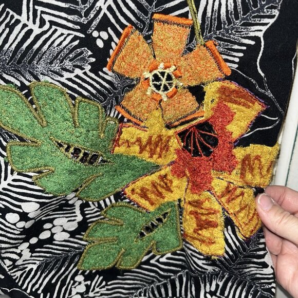 Chico’s Boho Black Art Embroidered Floral Open Vest Size 1/ US 8 Med - Picture 5 of 8